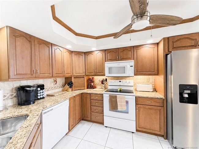 Building Photo - 9500 S Ocean Dr