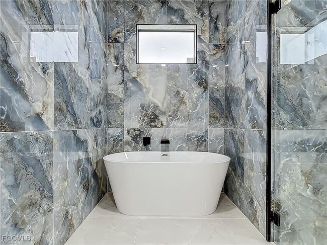 Building Photo - 323 NE 19th Terrace