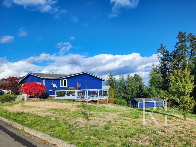 Building Photo - Rambler with 2-Car Garage, RV/Boat Parking...