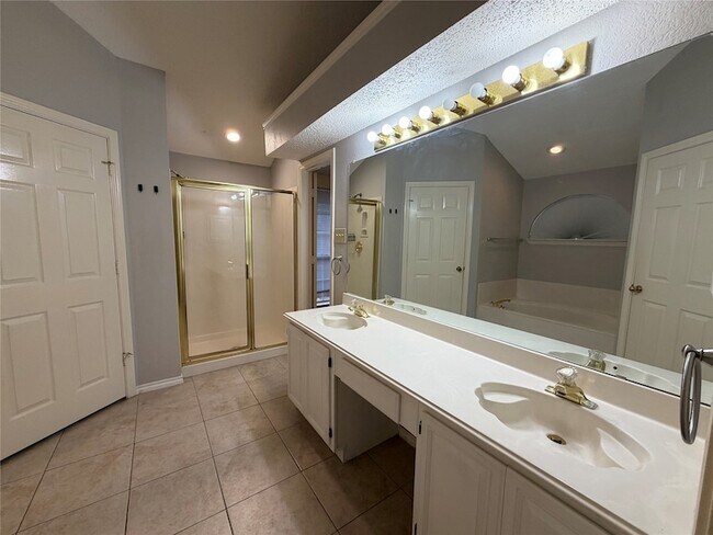 Building Photo - 1426 Mapleview Dr