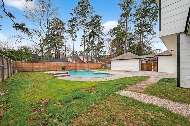 Building Photo - 2402 Oak Shores Dr
