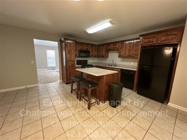Building Photo - 87 Manor Dr