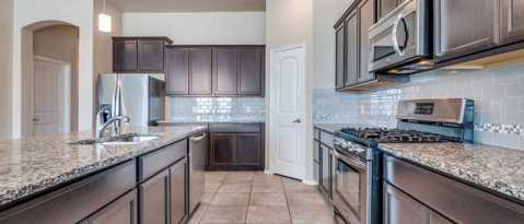 Building Photo - 2025 Lake Vista Dr