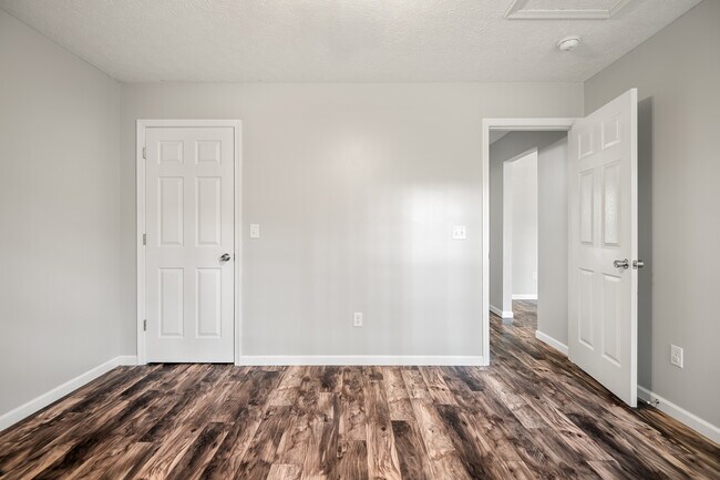 Building Photo - 2099 Yacht Club Rd