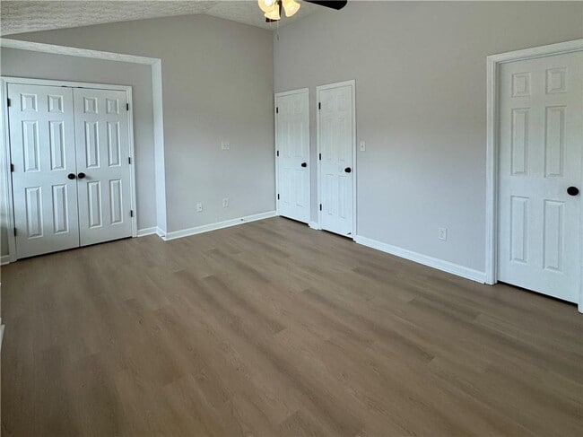 Building Photo - 673 Kenridge Dr