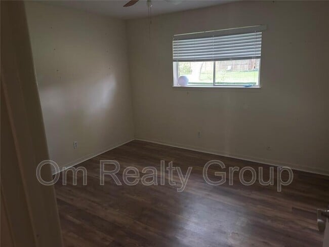 Building Photo - 7107 Briarfield Dr