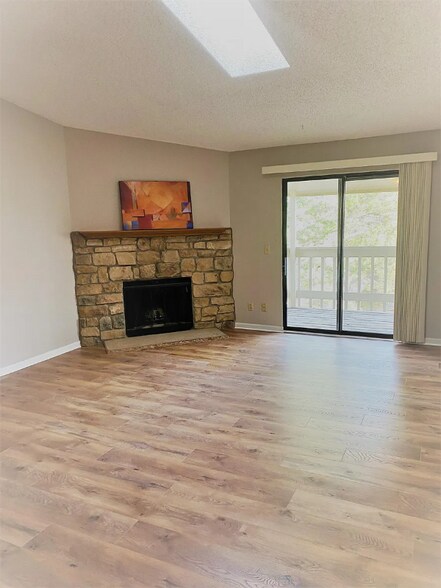 Building Photo - 8225 Fairmount Dr