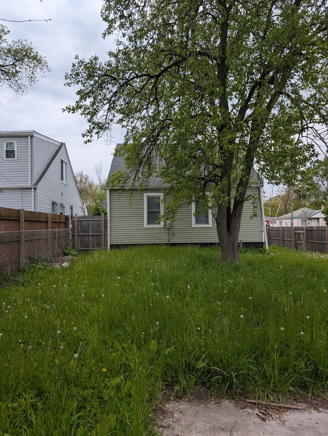 Building Photo - 18116 Bloom St