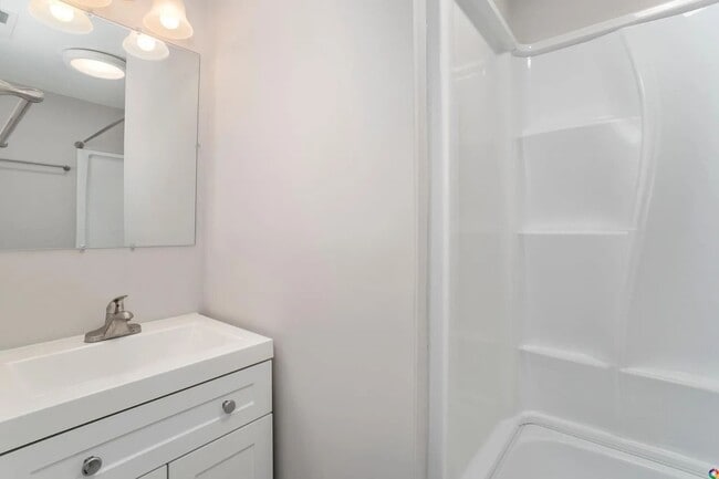 Building Photo - Chelsea Avenue