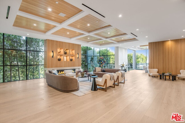 Building Photo - 1033 Somera Rd