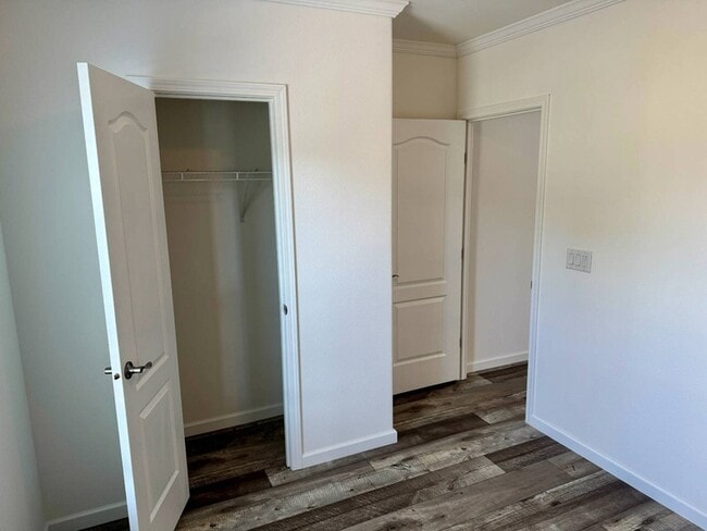 Building Photo - 843 E Colonial Cir