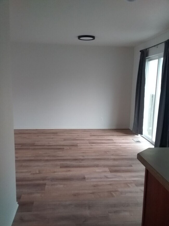 Building Photo - roy2016