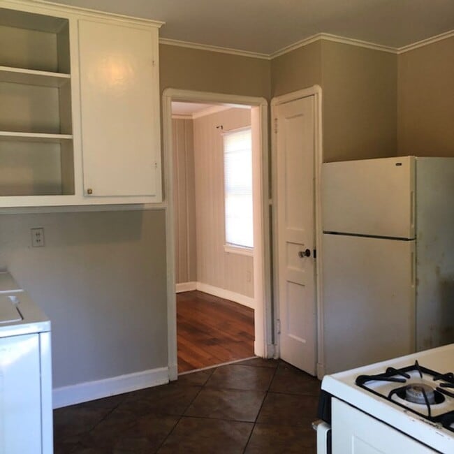 Building Photo - Great location in Garden District seconds from Downtown and LSU.