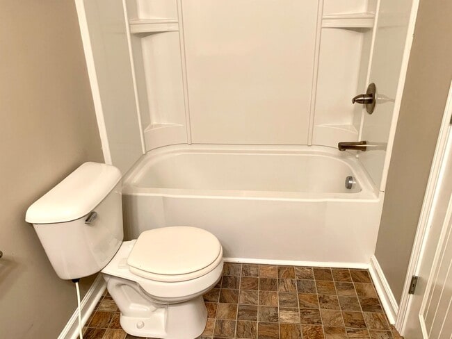 Building Photo - 318 Sam Houston Cir