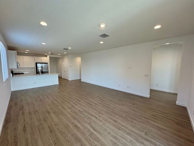 Building Photo - MOVE IN SPECILAS!! New 5-Bedroom Home in Phoenix with Upgrades & Resort-Style Amenities