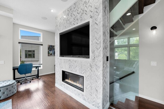 Building Photo - Beautiful Furnished 1 bedroom unit in Fair...
