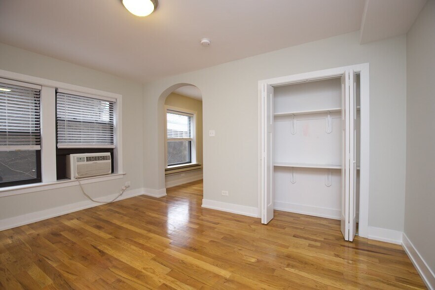 Building Photo - 555 W Arlington