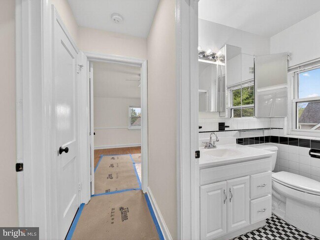 Building Photo - 10506 Lorain Ave