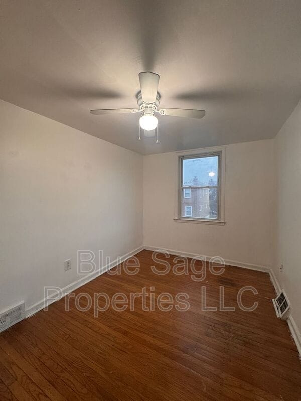 Building Photo - 575 S 4th St