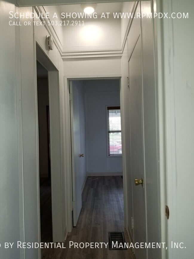 Building Photo - 5616 SE Mall St