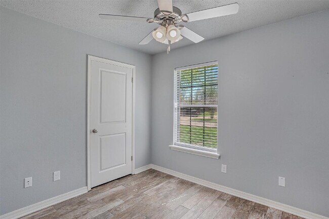 Building Photo - 5804 Catherine Ct