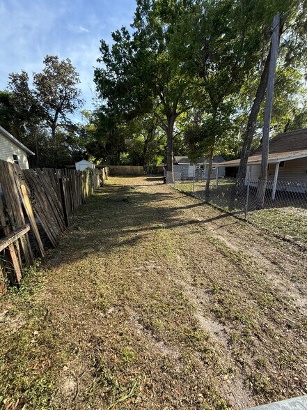 Building Photo - 214 W Volusia Ave