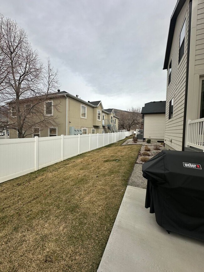 Building Photo - GORGEOUS Bountiful Home!!!