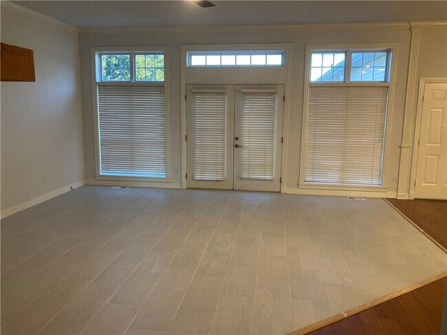 Building Photo - 420 E New Hope Rd