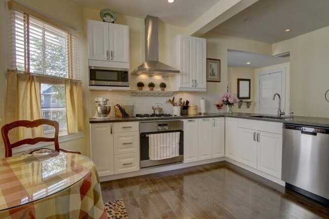 Building Photo - 26 S Angell St