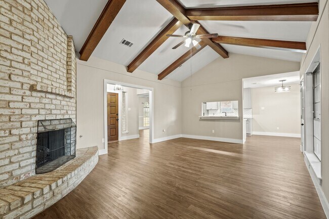Building Photo - 13755 Drakewood Dr