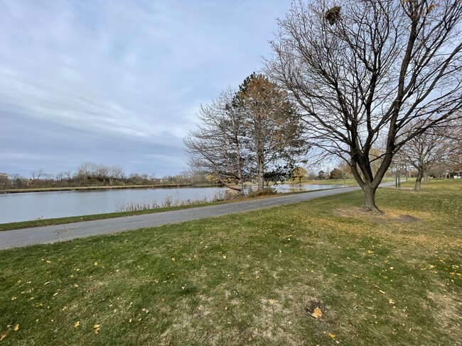 Building Photo - 1308 N Streamwood Ln