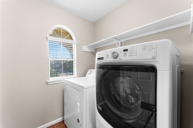 Building Photo - 8338 Loetsch Ridge Way