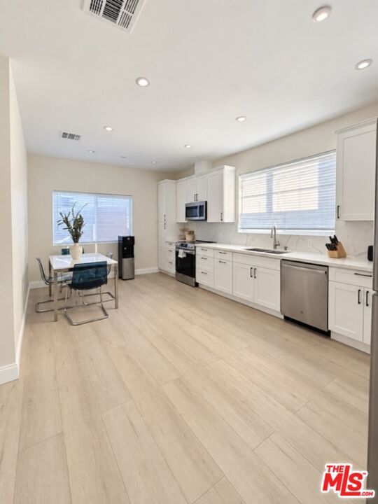 Building Photo - 10743 Saticoy St