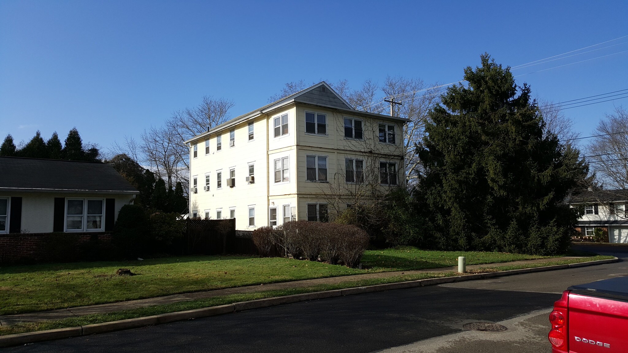Building Photo - 1711 Magnolia Ave