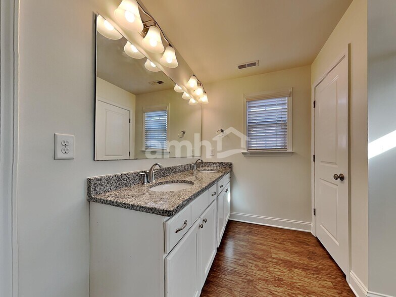 Building Photo - 1027 Monitor Ct