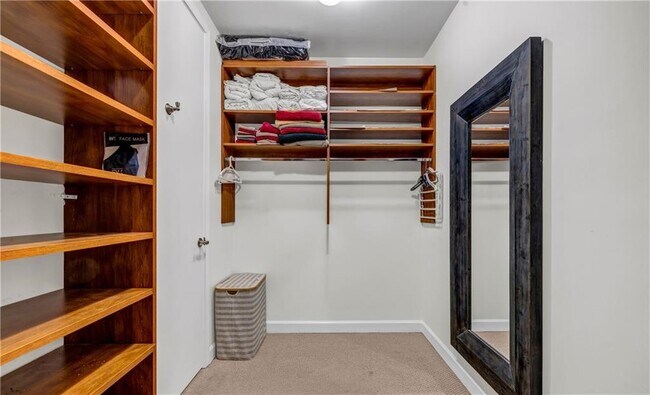 Building Photo - 711 Cosmopolitan Dr NE