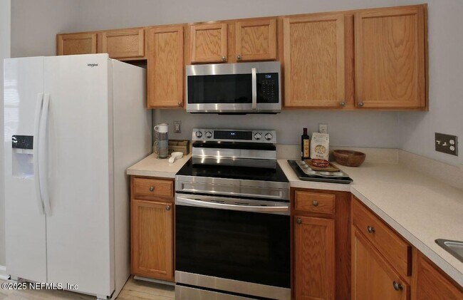 Building Photo - 1290 Ardmore St