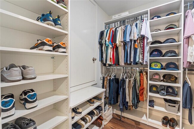 Building Photo - 17110 White Mangrove Dr