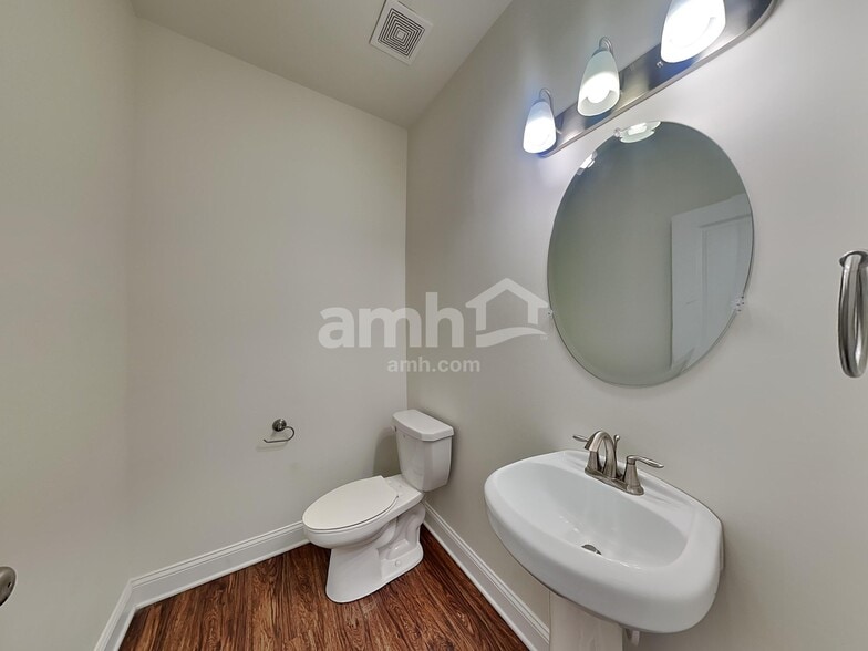 Building Photo - 425 Levon Ct