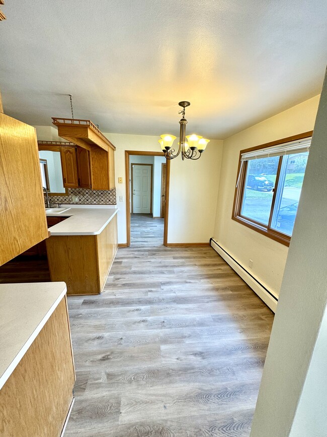 Dining area - 5612 Bjelde Ln