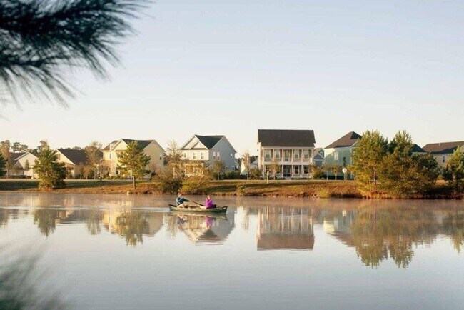 Building Photo - Lakeside Living in the Heart of Carnes Cro...