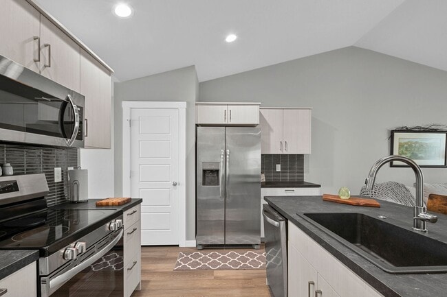 Building Photo - Lovely Meridian Home