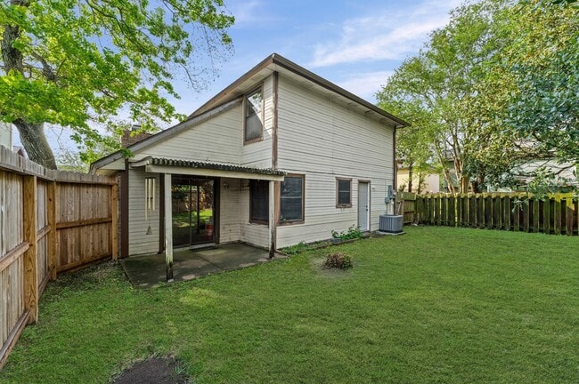 Building Photo - 25 Regency Ln