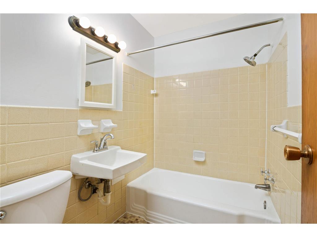 Bathroom - 15 Malcolm Ave SE