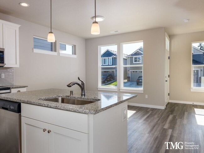 Building Photo - Brand New 3 Bed 2.5 Bath Ridgefield Home Offering