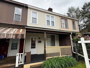 Building Photo - Cozy Home - Munhall