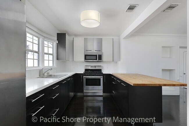 Building Photo - Stunning Picfair Village Home with Private Backyard Oasis & Modern Upgrades