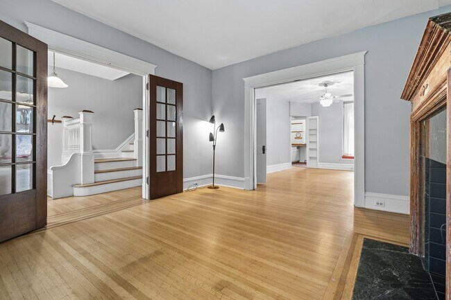 Building Photo - Historic 5-bedroom Home in Squirrel Hill