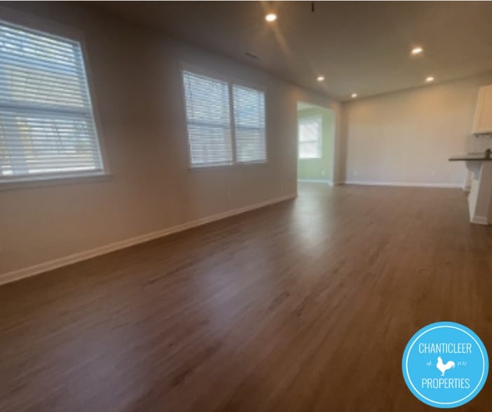 Building Photo - 112 Hoyne Way