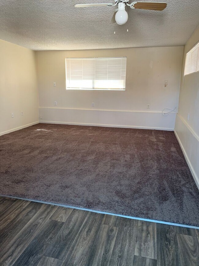 Building Photo - LM -56223 Navajo C